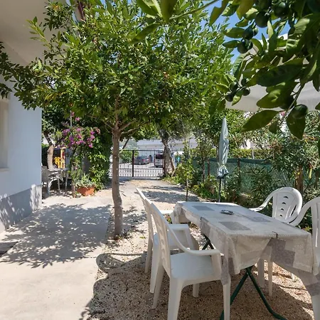 Apartman A 2 Near W Patio Parking And Grill Split