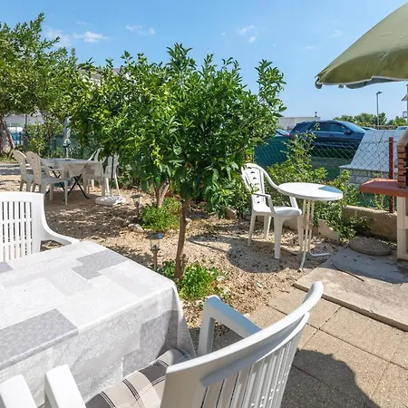 Apartman A 2 Near W Patio Parking And Grill