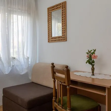 Apartman A 2 Near W Patio Parking And Grill Split