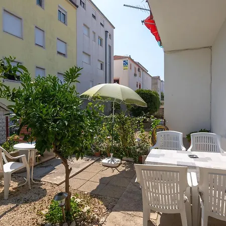 Apartment A2 - Near W Patio Parking And Grill